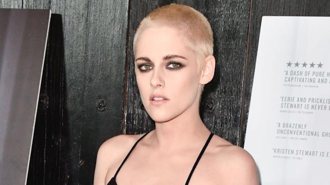 Robert Pattinson approva il nuovo look di Kristen Stewart? Primo piano di Kristen Stewart rasata