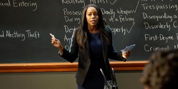 Le regole del delitto perfetto: Michaela responsabile del caso nell'episodio 6x03 Le regole del delitto perfetto: Michaela nell'episodio 6x03