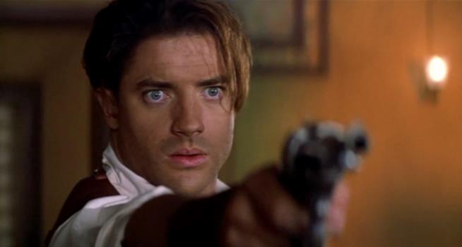 L'attore Brendan Fraser è il protagonista di una petizione aperta dai fan su change.org per riaverlo nuovamente sul grande schermo Brendan Fraser impugna una pistola nel film La Mummia