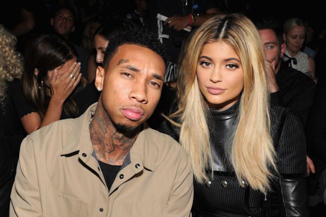 Kylie Jenner festeggia in topless il compleanno del fidanzato Tyga Primo piano di Kylie Jenner con Tyga