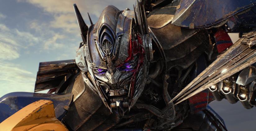 I danni provocati dai 4 film sui Transformers sono da record Optimus Prime, il leader degli Autobot