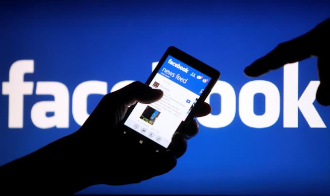 Facebook Down, la creatura di Zuckerberg continua a dare problemi News feed di Facebook