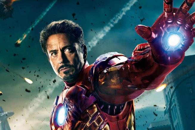 Il video messaggio di Robert Downey Jr. a un giovane fan malato di cancro Iron Man in un dettaglio del poster ufficiale di The Avengers