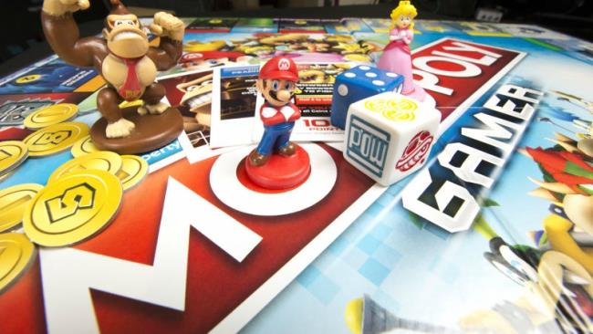 Monopoly, arriva la versione Gamer dedicata a Super Mario Il tabellone e le pedine di Monopoly Gamer