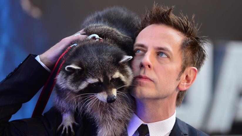 James Gunn ha rivelato la probabile data di uscita di Guardiani della Galassia 3 e diverse novità James Gunn sul red carpet con l'alter ego reale di Rocket!