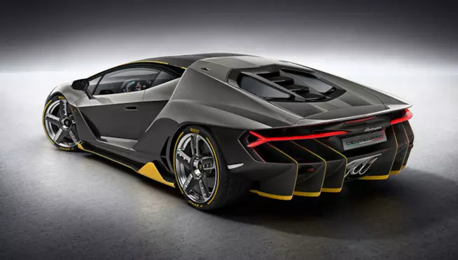 Forza Horizon 3, la demo dell'E3 2016 in video La Lamborghini simbolo della serie Forza Horizon sulla cover del terzo capitolo