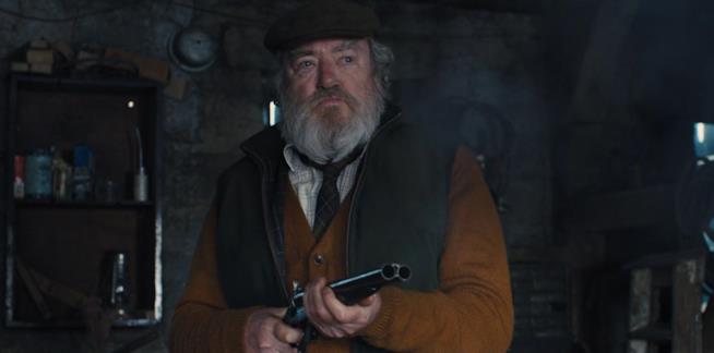 Addio all'attore britannico Albert Finney, tra i suoi film Skyfall e Traffic Albert Finney in una scena di Skyfall