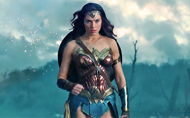 Wonder Woman (2017), Patty Jenkins Gal Gadot nelle vesti di Diana Prince/Wonder Woman nel nuovo film Warner Bros