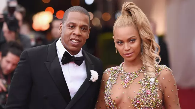 Beyoncé ringrazia pubblicamente Jay-Z: nella coppia è tornato il sereno? Beyoncé e Jay-Z al Met Ball 2015