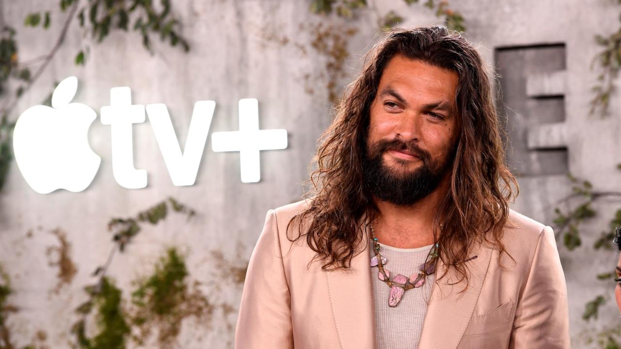 Jason Momoa visita un ospedale pediatrico