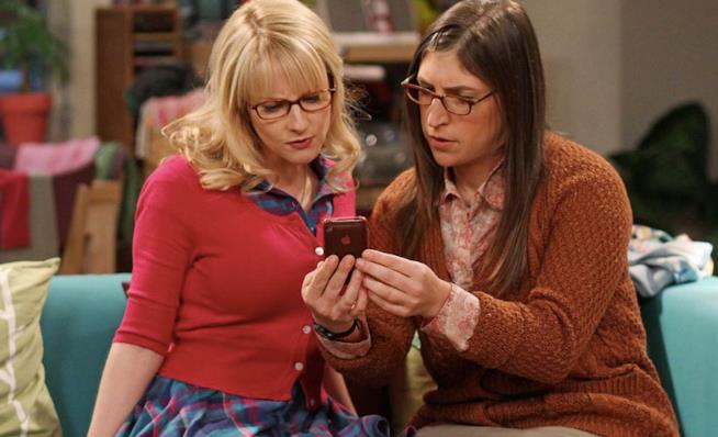 The Big Bang Theory: Melissa Rauch e Mayim Bialik sotto nuovo contratto Melissa Rauch e Mayim Bialik