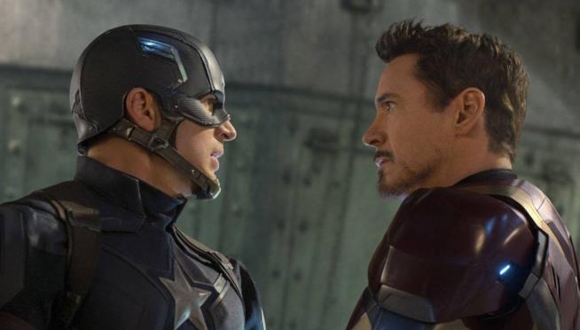 Non solo Captain America vs Iron Man nel nuovo trailer di Civil War Steve Rogers e Tony Stark faccia a faccia in una scena di Captain America: Civil War
