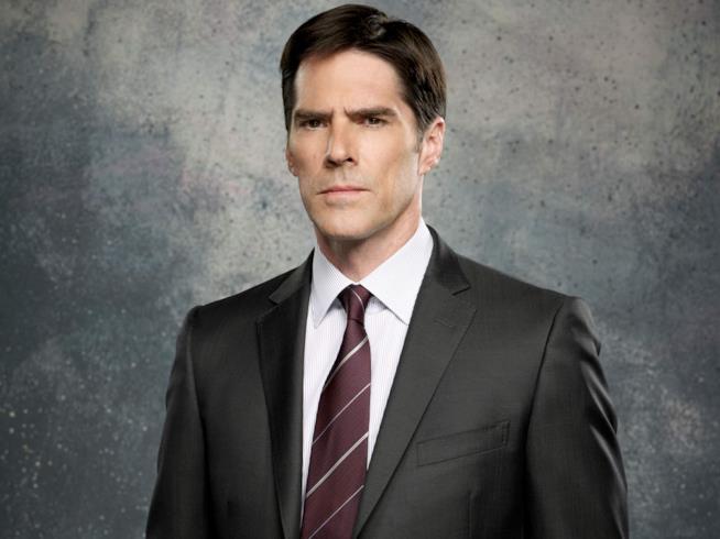 Hotch sa cambiare esperessione. È capitato ben 6 volte Un'immagine di Hotch di Criminal Minds