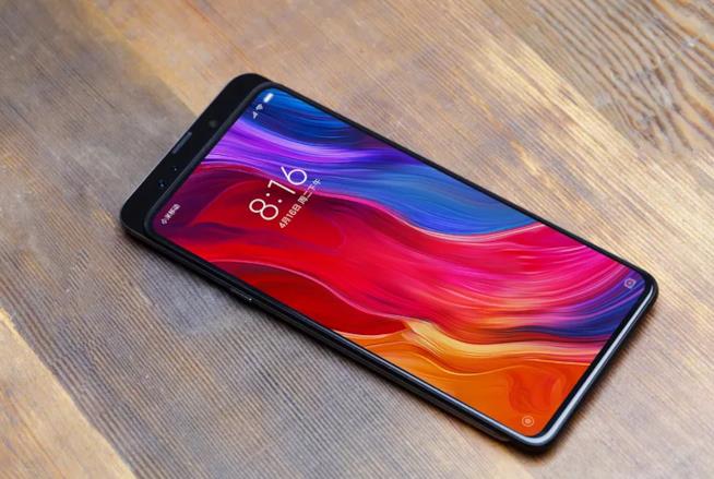 Xiaomi Mi Mix 3 è il primo top di gamma nel 2018 a supportare la connessione 5G. Xiaomi presenta Xiaomi Mi Mix 3, con fotocamera a scomparsa e connessione Internet 5G.