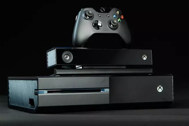 Partono i saldi estivi per Xbox One e Xbox 360, ecco i giochi Xbox One, il suo controller e Kinect nella prima versione della console