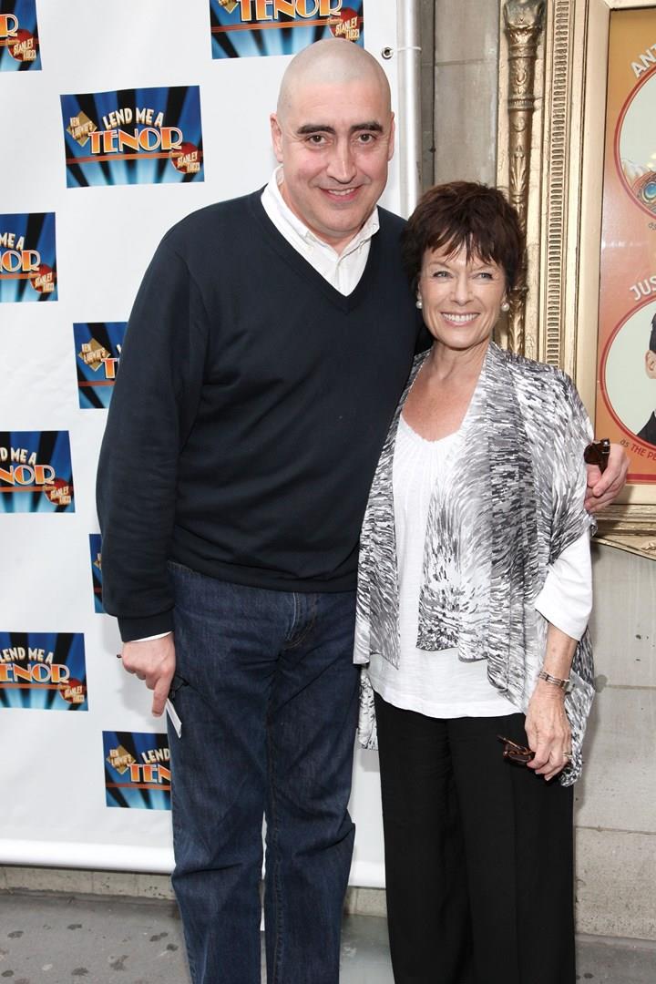 Lilian: Alfred Molina al suo debutto alla regia Una foto di Alfred Molina e la moglie Jill Gascoine insieme a Broadway