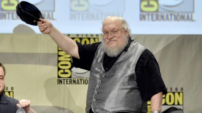 George R. R. Martin parla dello spin-off di GoT e conferma la priorità di Winds of Winter George R. R. Martin al Comic-Con