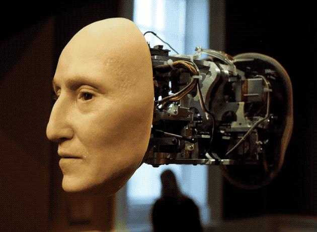 Testa animatronica della Regina Elisabetta I esposta ai Musei di Greenwich La testa della Regina in movimento