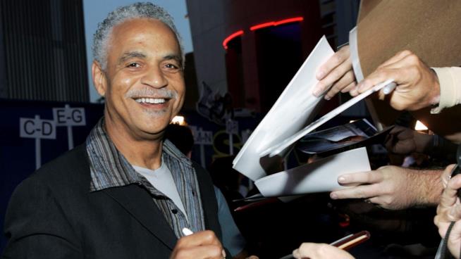 Ron Glass è morto a 71 anni: l'omaggio sui social di Joss Whedon e del cast di Firefly Ron Glass firma autografi durante un evento ufficiale