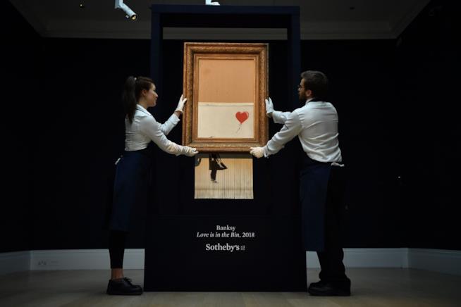 Banksy: coppia realizza costume di Halloween con il quadro che si autodistrugge Balloon Girl di Banksy