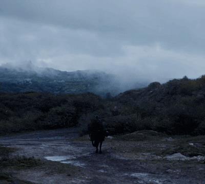 L'inverno è arrivato Jaime a cavallo tra la neve