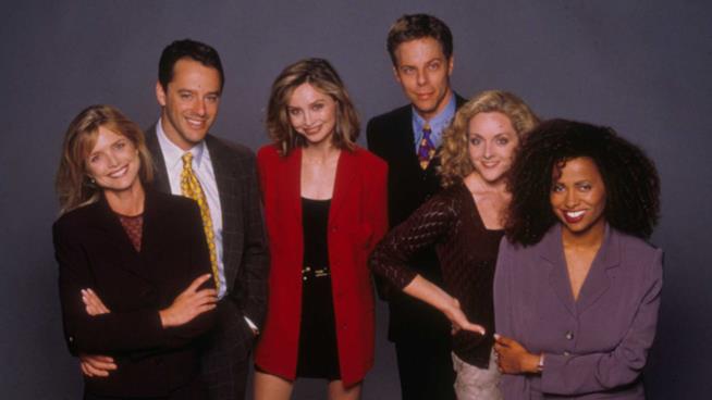 La famosa serie sull'avvocato Ally McBeal ha lanciato molte carriere in TV e nel cinema, vediamo il cast completo 20 anni dopo Parte del cast di Ally McBeal
