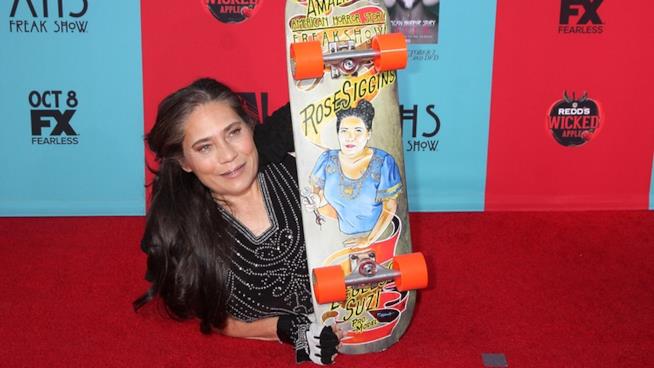 Rose Siggins, conosciuta per il suo ruolo in American Horror Story: Freak Show, si è spenta all'età di 43 anni Rose Siggins in un’immagine promozionale di American Horror Story Freak: Show. L’attrice è scomparsa