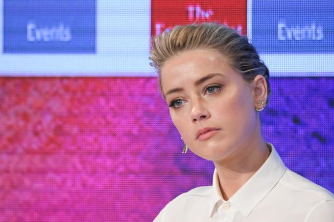 Amber Heard parla apertamente dei problemi avuti sul lavoro per la sua bisessualità Primo piano di Amber Heard