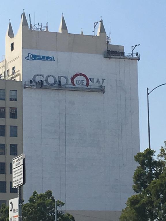 God of War all'E3 2017 Los Angeles accoglie un enorme cartellone di God of War