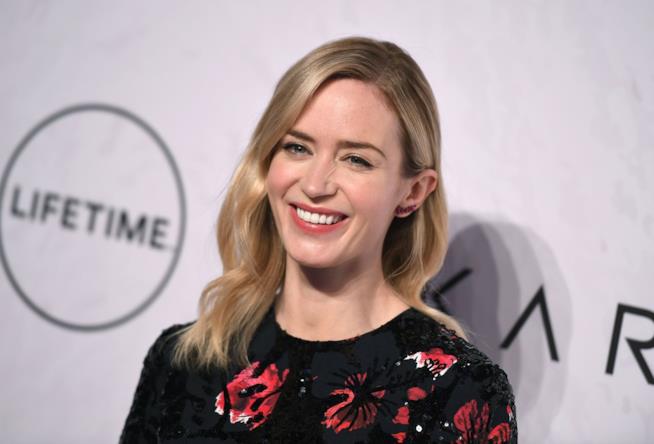 Emily Blunt imita The Rock in palestra, e lui fa altrettanto Emily Blunt