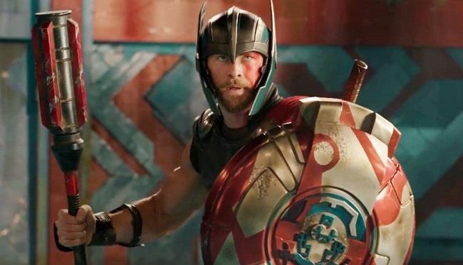 Thor: Ragnarok: Taika Waititi realizzò un video demo con materiale illegale per presentare il suo film a Marvel Chris Hemsworth in una scena di Thor: Ragnarok