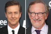 Edward Norton si dice in disaccordo con Steven Spielberg sulla questione cinema e streaming Collage di primi piani di Edward Norton e Steven Spielberg