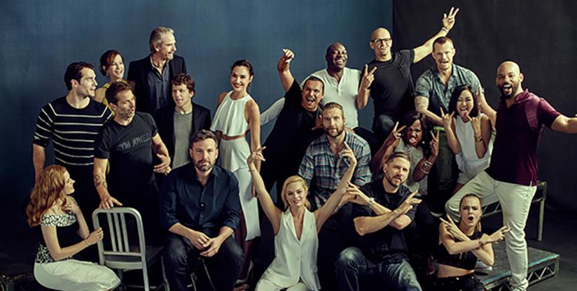 Una foto di gruppo di tutti gli attori del DC Extended Universe Universo condiviso DC anche al cinema? Forse non più