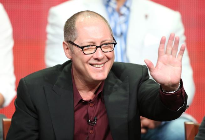 James Spader ci racconta meglio il suo personaggio di Red in The Blacklist James Spader saluta il pubblico durante una conferenza stampa