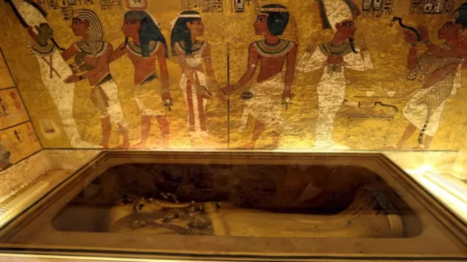Nessuna camera segreta: Neferititi non è sepolta con Tutankhamon non c'è alcuna camera nascosta all'interno della tomba di Tutankhamon.
