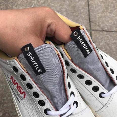 Le rifiniture in tema spaziale delle scarpe Vans Vans e NASA presentano una nuova collezione di scarpe