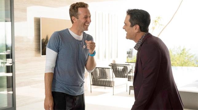 Chris Martin e Ty Burrell Il cantante dei Coldplay con uno dei protagonisti di Modern Family