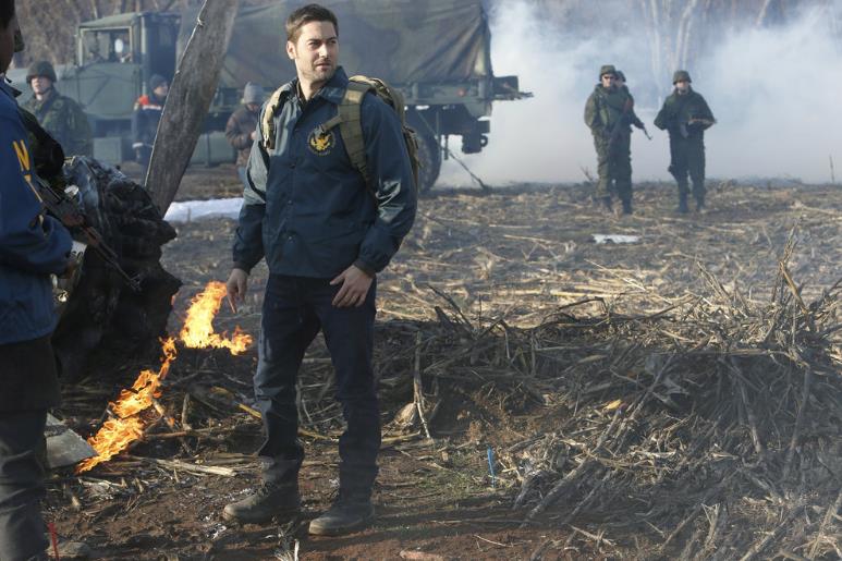 The Blacklist: Redemption 1x03 The Blacklist: Redemption, una scena del terzo episodio con i resti dell'aereo