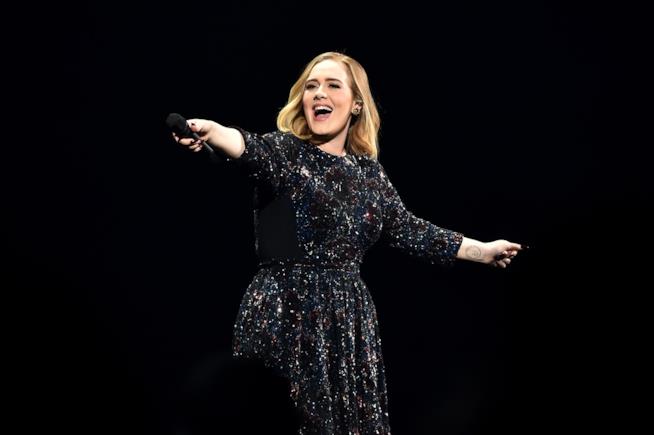 Adele aiuta due innamorati gay a fidanzarsi ufficialmente Primo piano di Adele