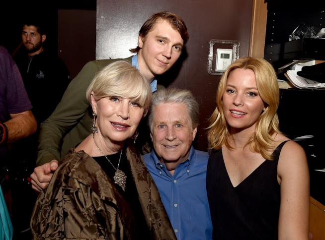 Love and Mercy: il film biopic su Brian Wilson dei Beach Boys Il vero Brian Wilson insieme alla compagna con gli attori che li interpretano in Love and Mercy