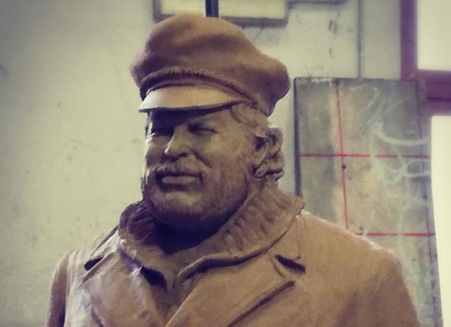 Bud Spencer, gli omaggi a 3 anni dalla morte: una via intitolata a Fontevivo e una statua a Livorno La statua dedicata a Bud Spencer