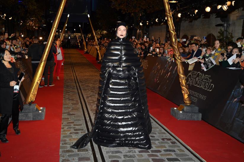 Ezra Miller è stato al centro dell'attenzione alla prima di Animali Fantastici 2 a Parigi Ezra Miller nel suo abito nero durante la prima di Animali Fantastici 2 a Parigi