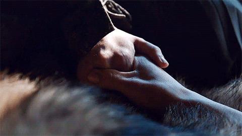 Mani Jon e Daenerys si stringono le mani