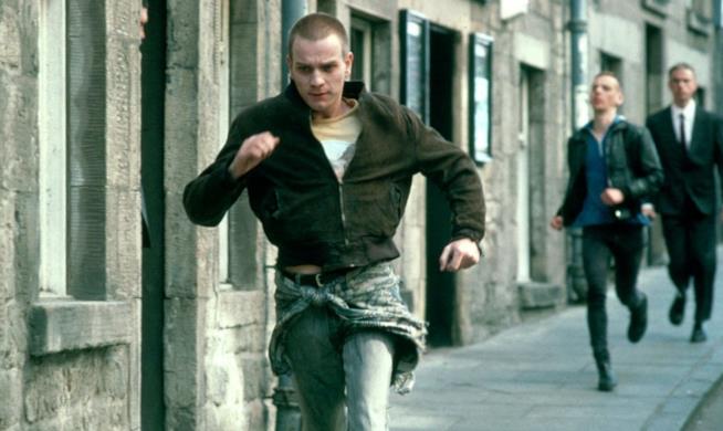 Un altro film in arrivo per la saga di Trainspotting? Una scena del film Trainspotting con Mark in fuga