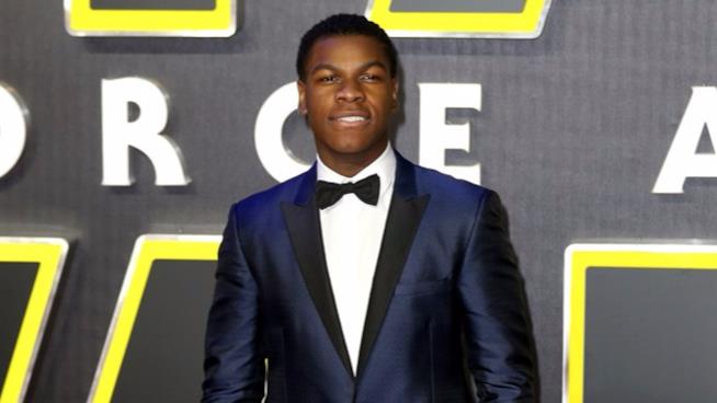 John Boyega critica Game of Thrones perché non ci sono personaggi di colore John Boyega alla prima de Il Risveglio della Forza