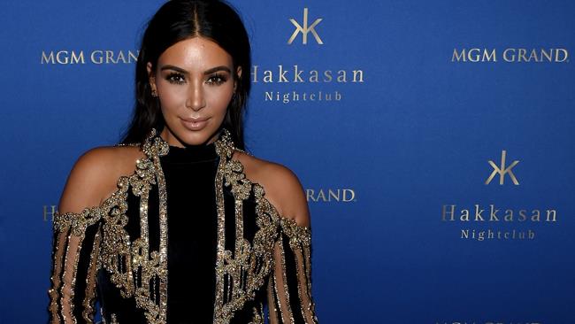 Kim Kardashian rivela di aver fatto l'amore in aereo e al cinema Kim Kardashian sul red carpet