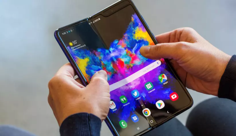 Il Samsung Galaxy Fold, con importanti modifiche hardware, sul mercato a settembre Foto del Samsung Galaxy Fold