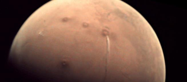 La misteriosa nube di ghiaccio marziana La nube di ghiaccio marziana ripresa dal satellite Mars Express