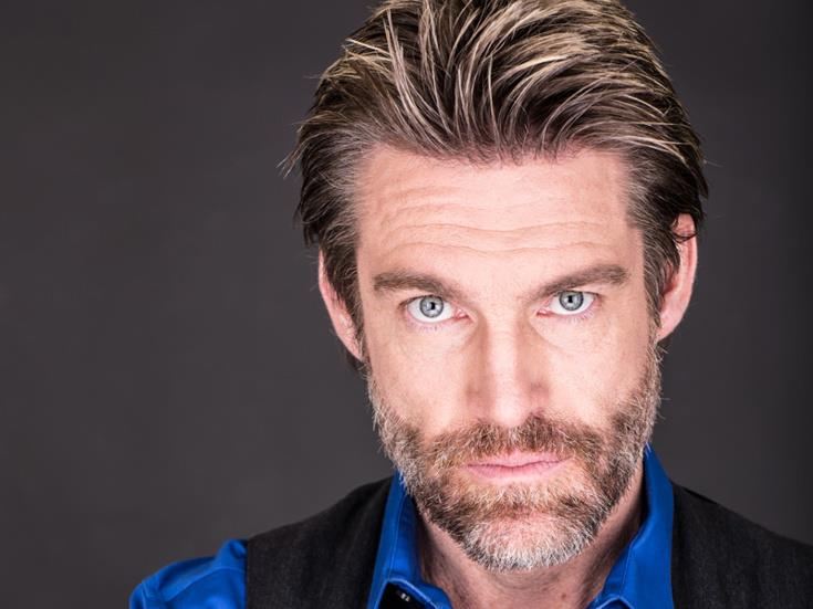 Judson Mills ha recitato in Walker Texas Ranger Judson Mills in un intenso primo piano
