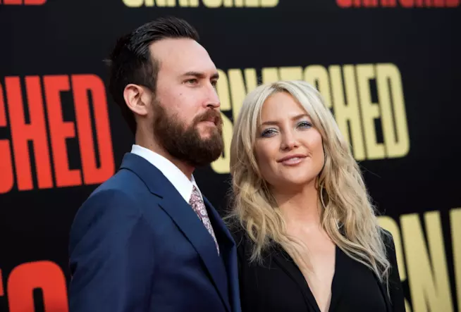 Kate Hudson e il debutto ufficiale sul tappeto rosso con Danny Fujikawa Kate Hudson e il nuovo fidanzato Danny Fujikawa